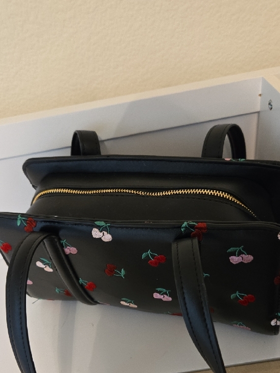 Betsey Johnson Black Cherry Print Tote with Red Heart Charm Keychain Nwt - Picture 3 of 3